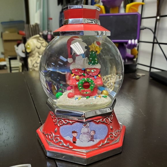 Charlie Brown and peanuts gang light up candle holders by the Bradford Exchange - Picture 3 of 11